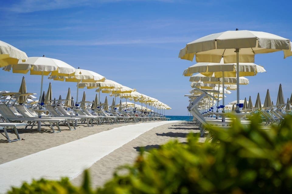 Beach nearby, white sand, sun loungers, beach umbrellas