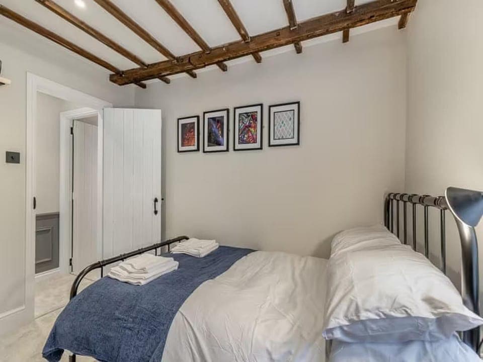 Cottage | 2 bedrooms, iron/ironing board, free WiFi, bed sheets