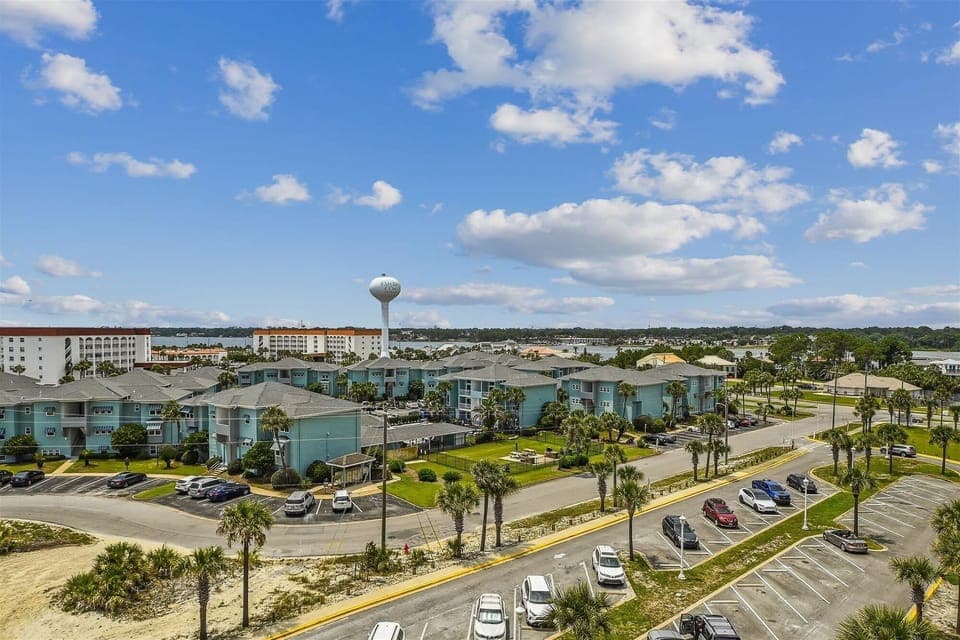 Condo, 2 Bedrooms | Property grounds