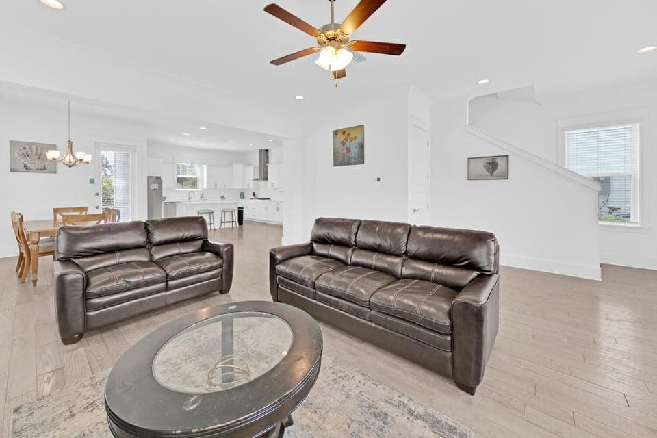 Relax and enjoy this spacious and open home`