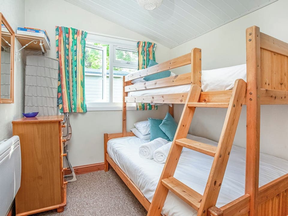 Twin bedroom | Skylarks, Padstow