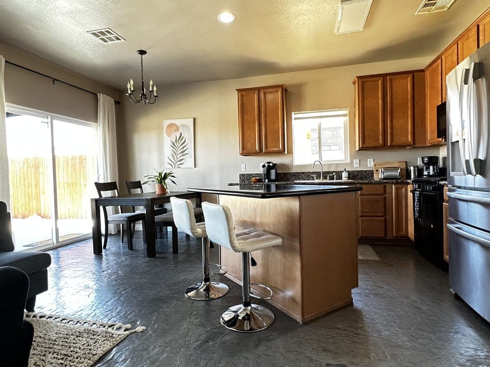 Kitchen/Dining room.