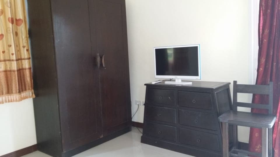 Superior Room | Bathroom | Shower, free toiletries, hair dryer, towels