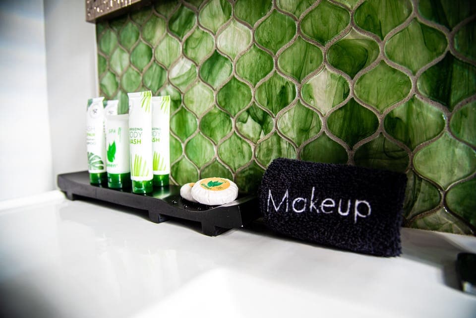 Family Double Room, Multiple Beds | Bathroom | Free toiletries, towels
