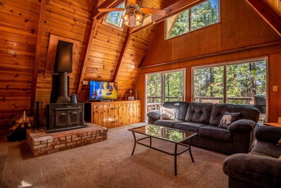 A-Frame Cabin with cozy woodstove and floor furnace for comfort! - A-Frame Cabin with cozy woodstove and floor furnace for comfort!