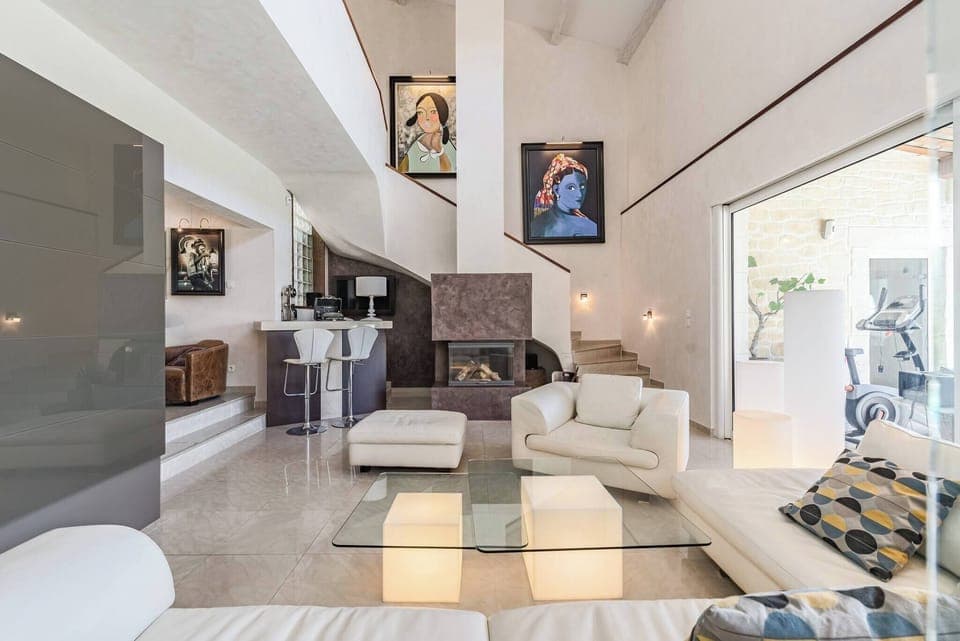 Villa near Cannes city center with swimming pool