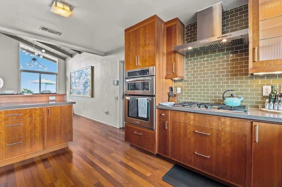 Main House Fully Stocked Chefs Kitchen