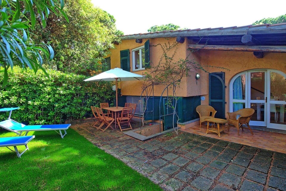 Building Exterior, Outdoor