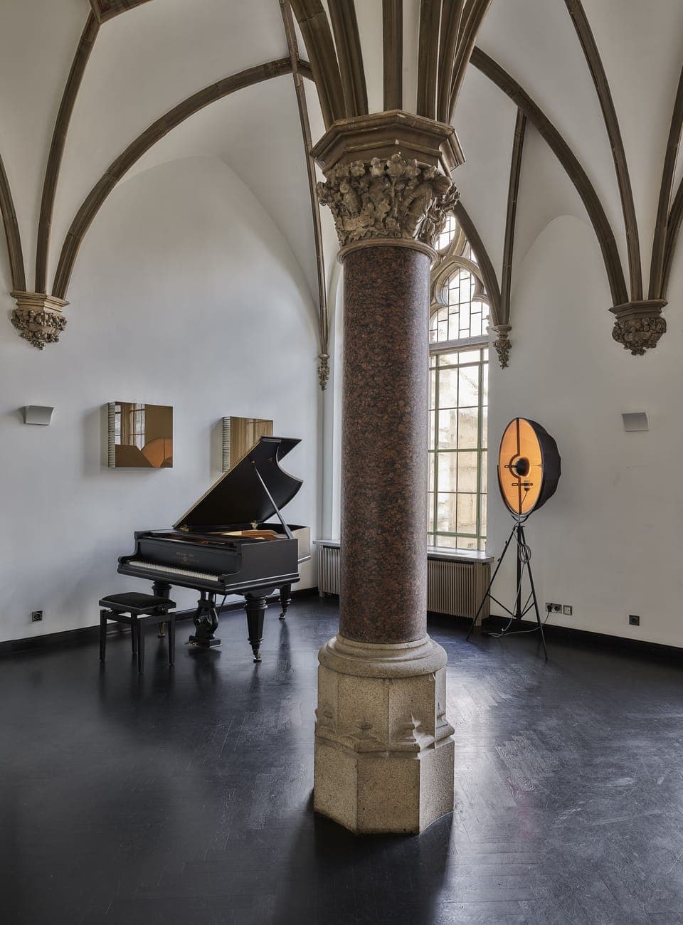 Deluxe Suite | Living room | 55-inch flat-screen TV with digital channels, TV, Netflix