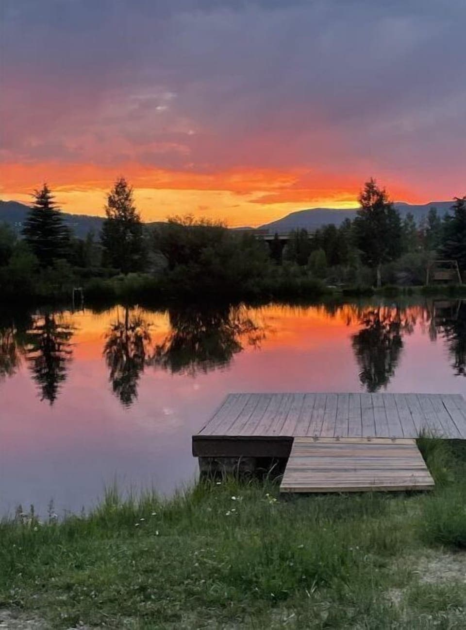 Sunset looking out over the kids pond. Two other ponds and river for fishing!