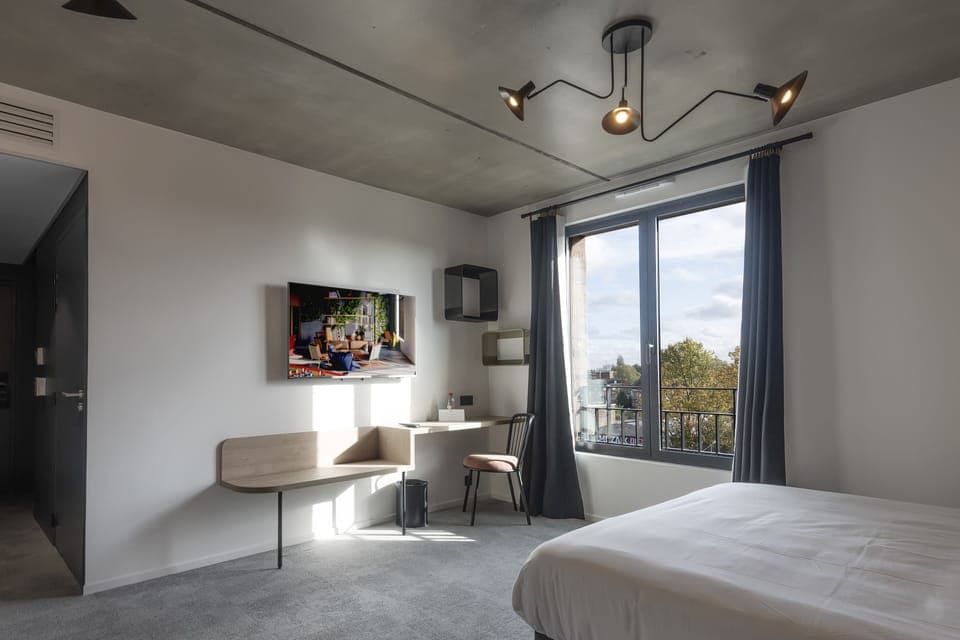 Comfort Room | Desk, laptop workspace, soundproofing, free WiFi