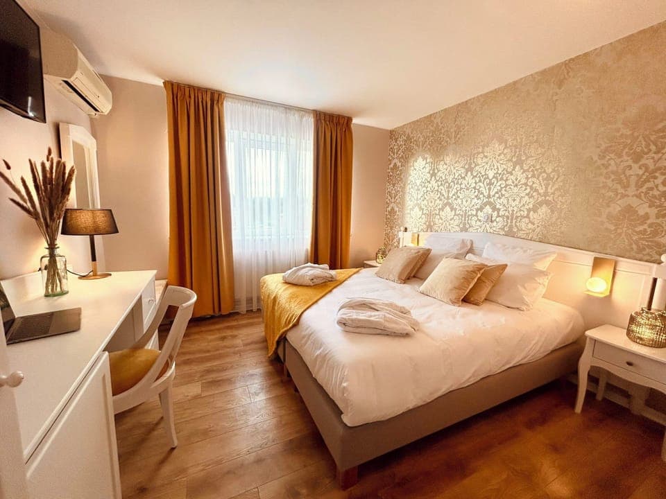 Classic Double Room | In-room safe, individually decorated, desk, laptop workspace