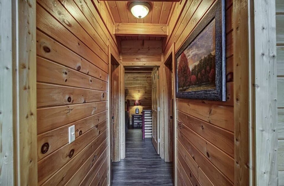 Bear Mountain Hideaway's hallway