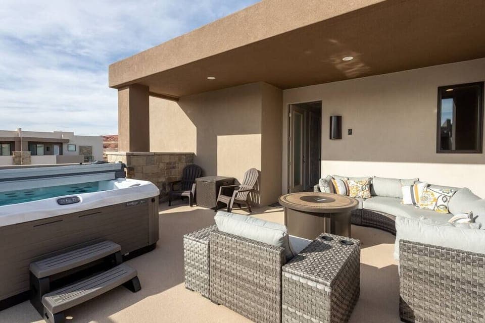 Balcony/ Terrace with Firepit and Private Hot Tub 2298