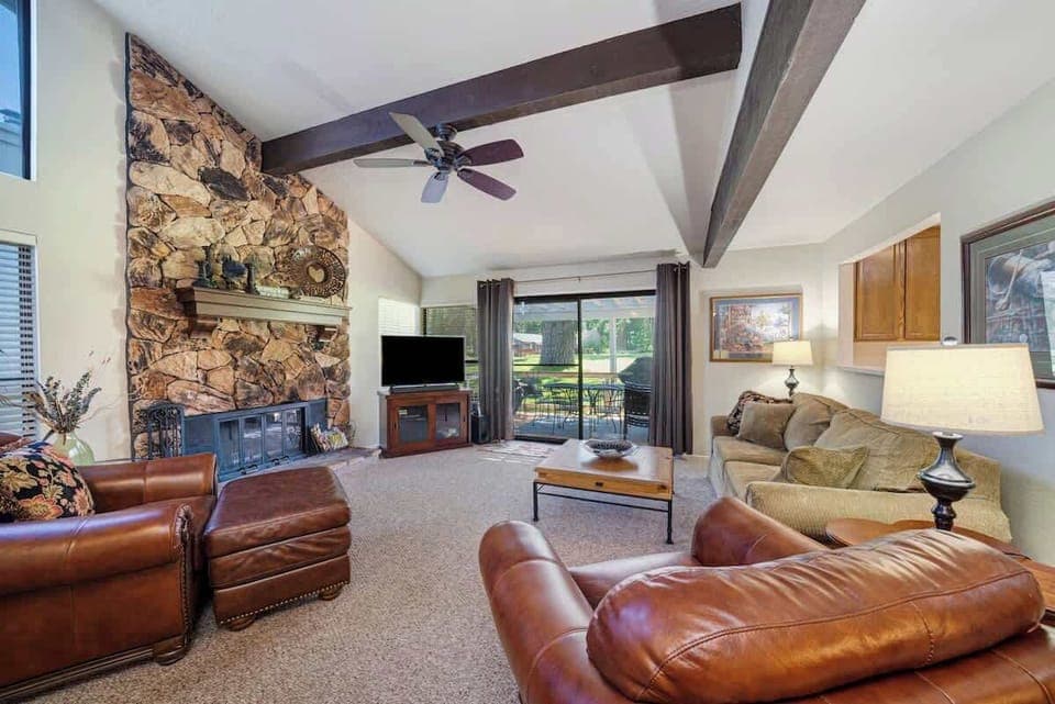 Large and comfy Living room