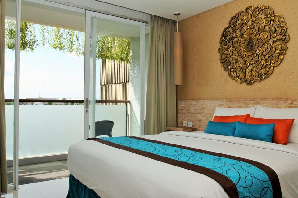 Deluxe Balcony | Minibar, in-room safe, blackout drapes, free WiFi