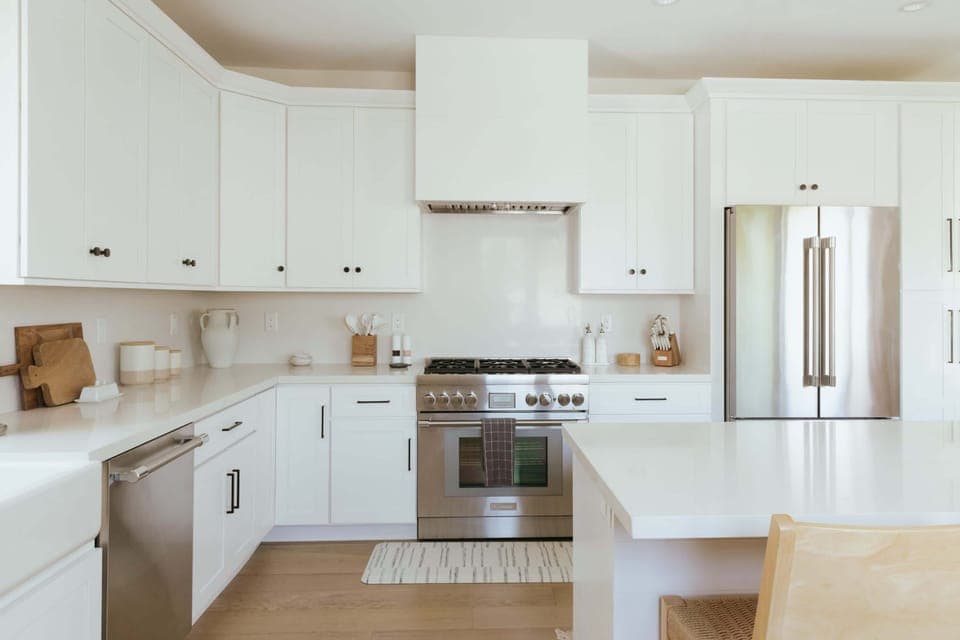 Indulge your inner chef in this fully-equipped kitchen – where culinary dreams come to life! 🍳✨