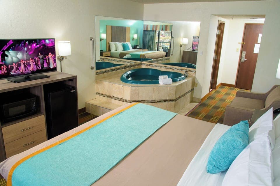 Grand Suite, 1 Bedroom, River View (Hot tub) | Iron/ironing board, free WiFi, bed sheets