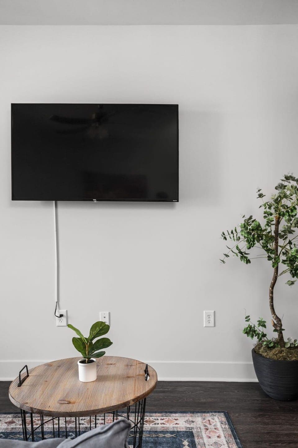 Apartment, 2 Bedrooms | Living area | 43-inch Smart TV with digital channels, TV