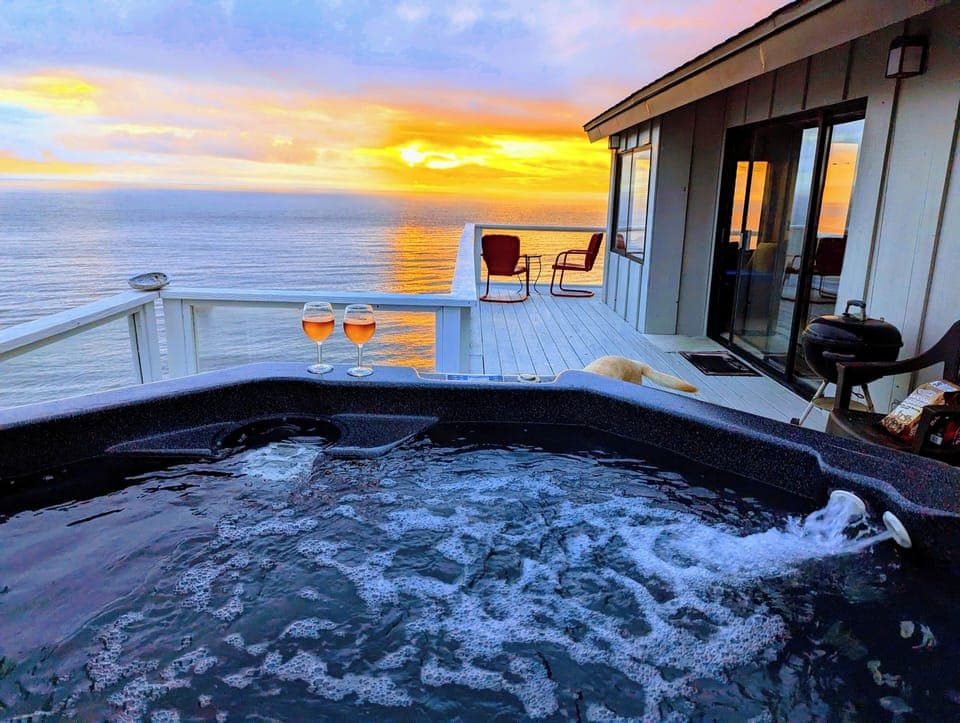 Hot Tub overlooking the expansive ocean and with privacy wall on the side