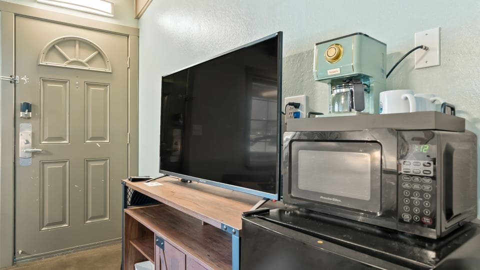 Standard Room | Individually decorated, individually furnished, blackout drapes