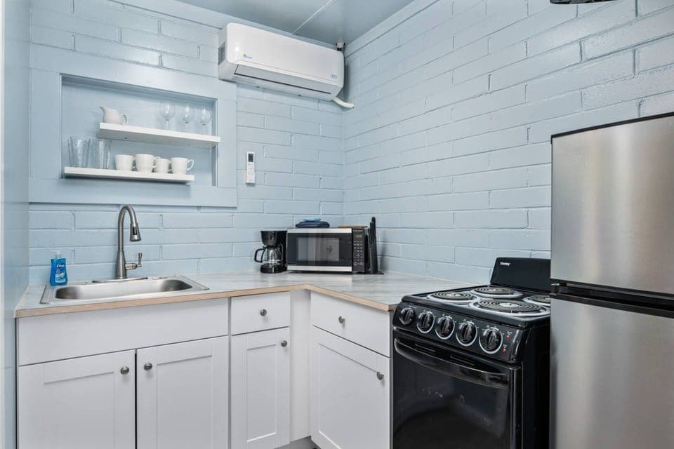 "Having the full kitchen saved quite a bit of money and it’s nice to be able to cook and store food in the fridge" - Julia