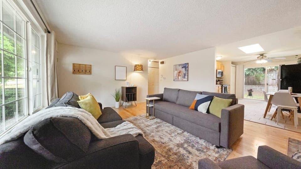 #StayinMyDistrict #BookDirect #EntireHome