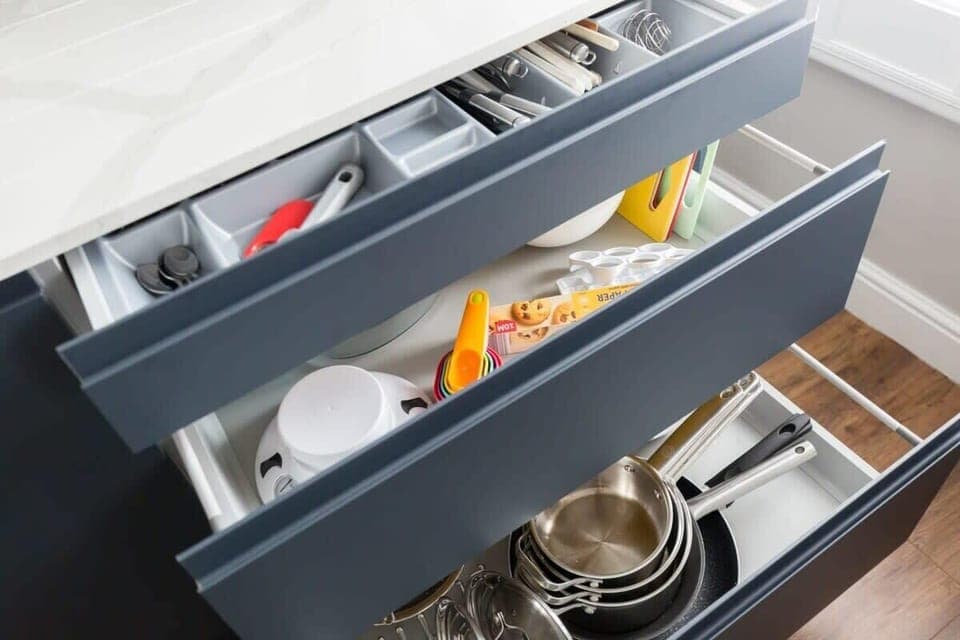 Plenty of pans and utensils