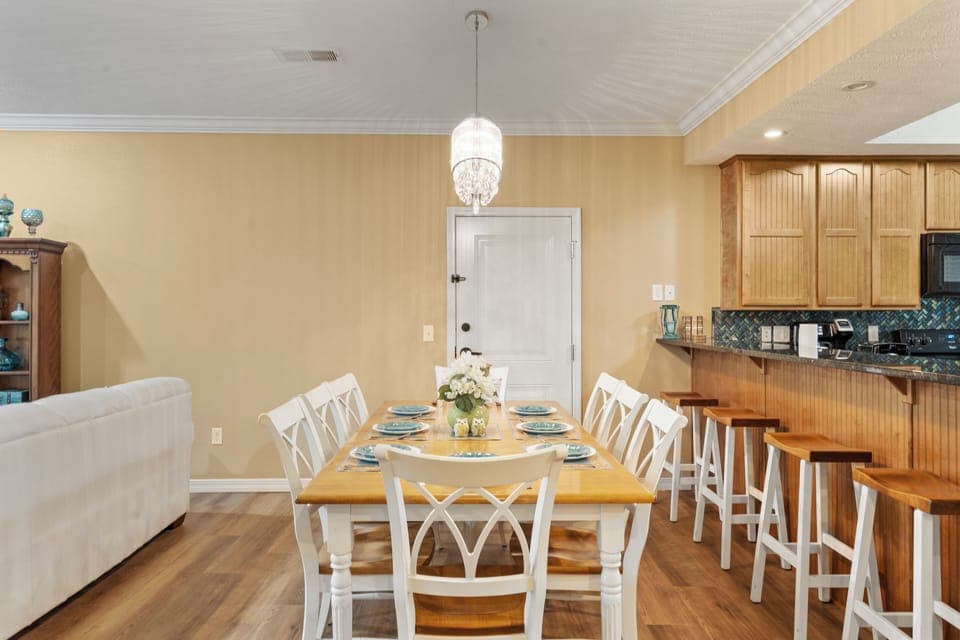 Dining Area- Seating 10 with the Bar Seats