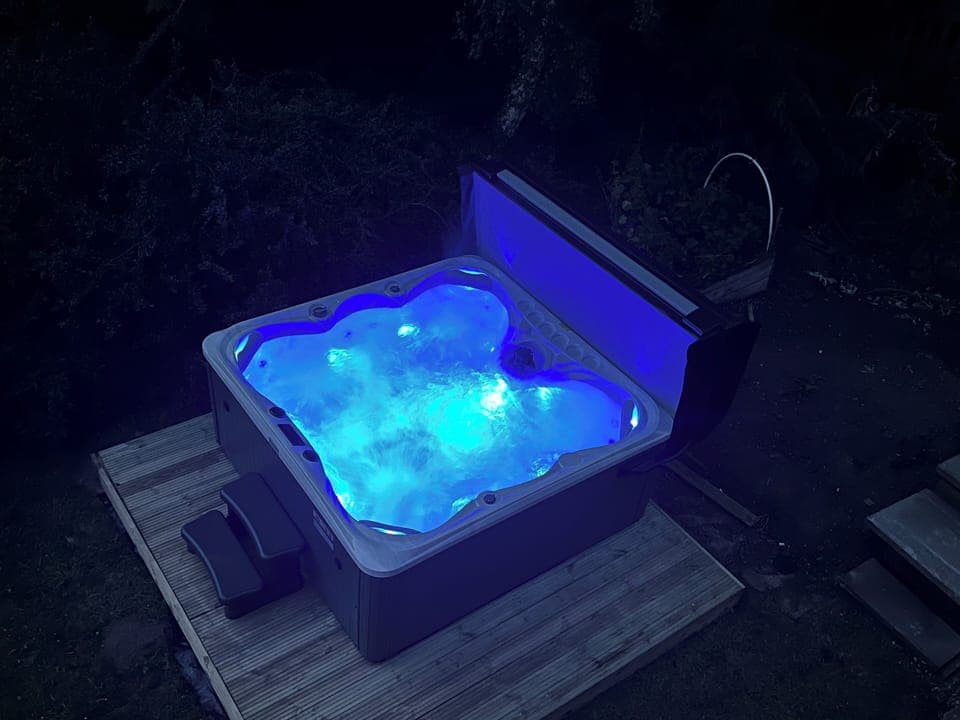 House | Outdoor spa tub