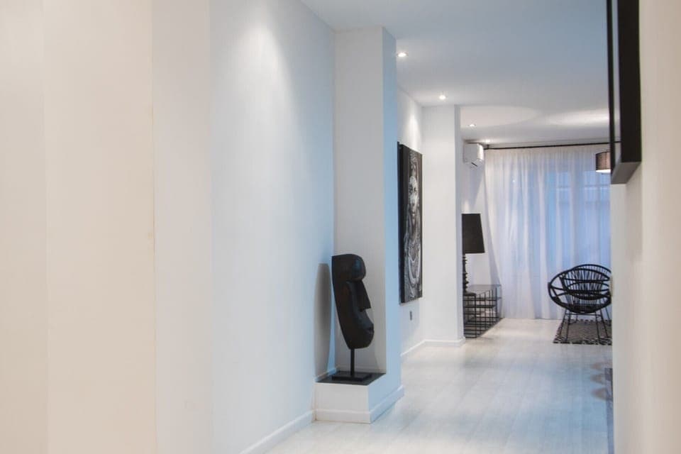 Apartamento Superior SV02 | Living area | Flat-screen TV