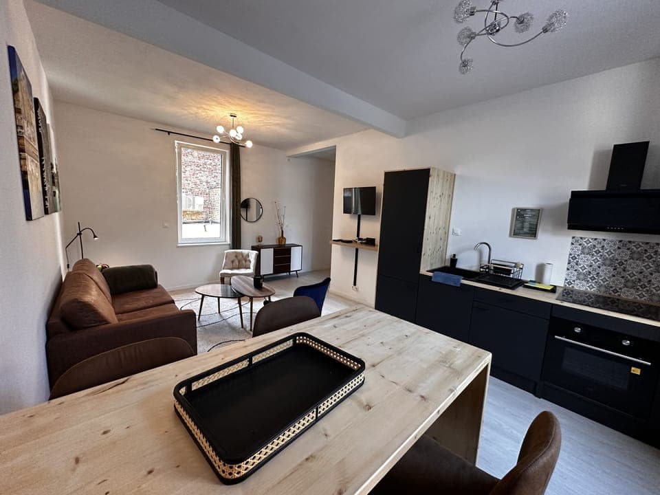 City House | Private kitchen | Full-size fridge, microwave, oven, stovetop