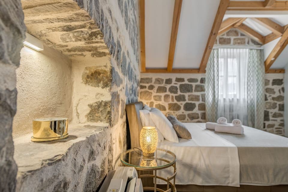 Deluxe Room | Premium bedding, pillowtop beds, soundproofing, free WiFi