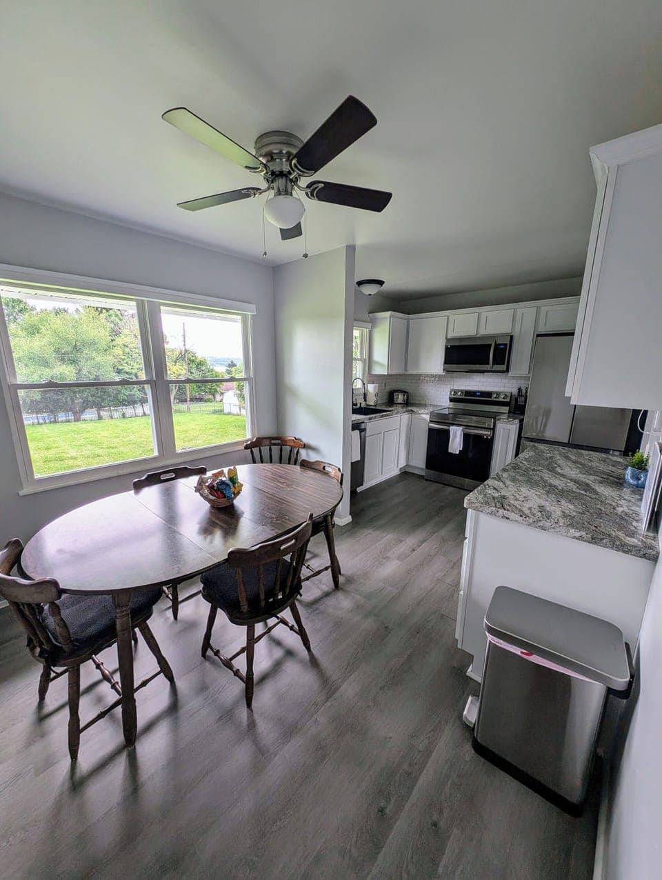 Eat-in Kitchen 