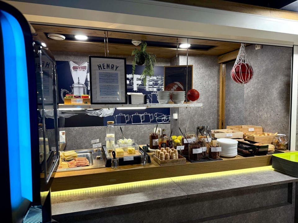 Daily buffet breakfast (EUR 9.90 per person)