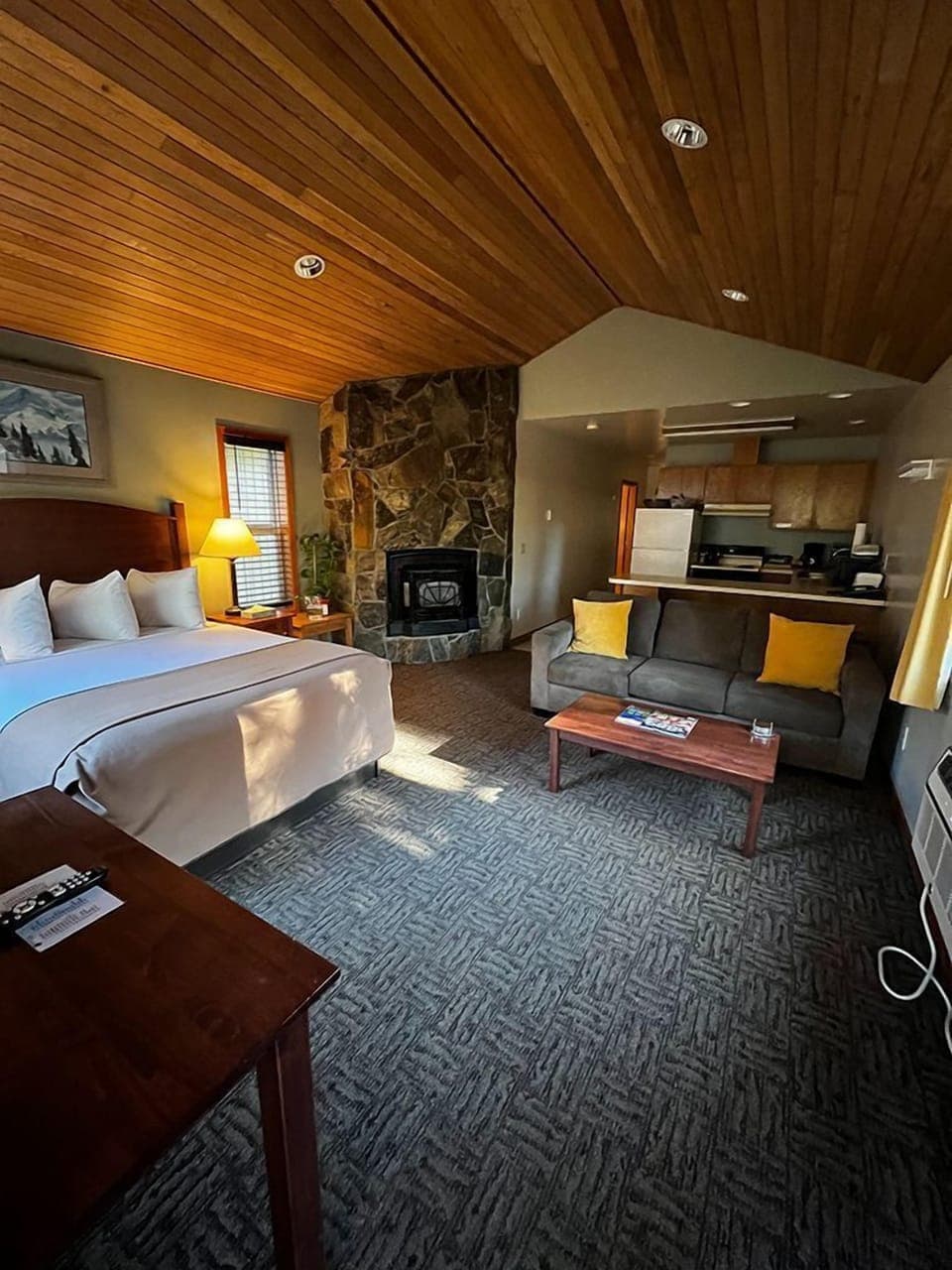 Cottage Suite 2 Queens & Full Kitchen | Living area | 45-inch TV with cable channels