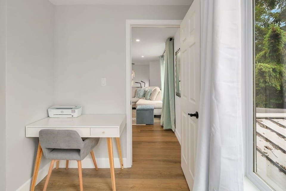 We prepare a small work desk in this master bedroom