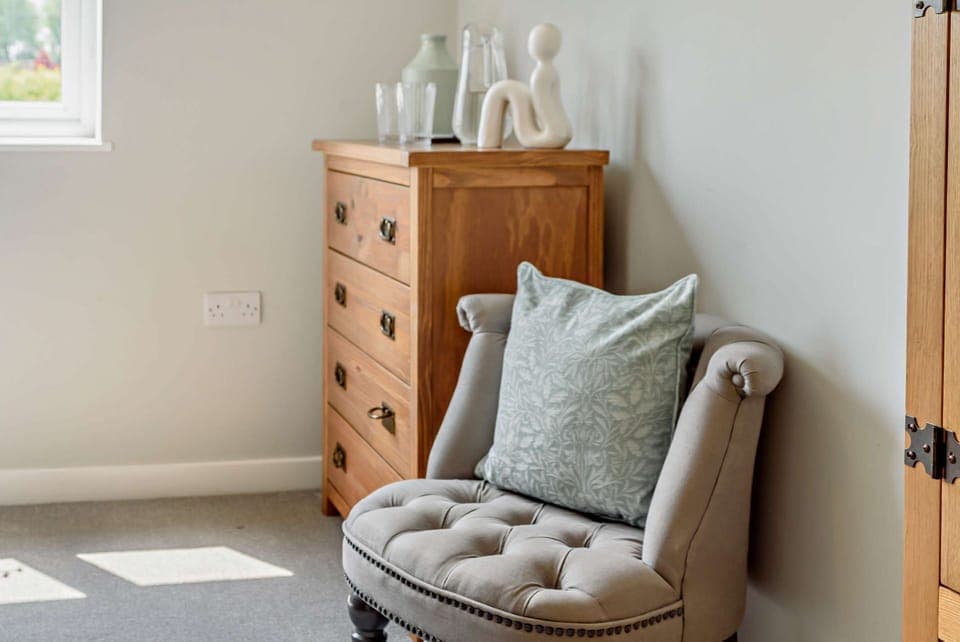 Lulham Bedroom 2 - StayCotswold