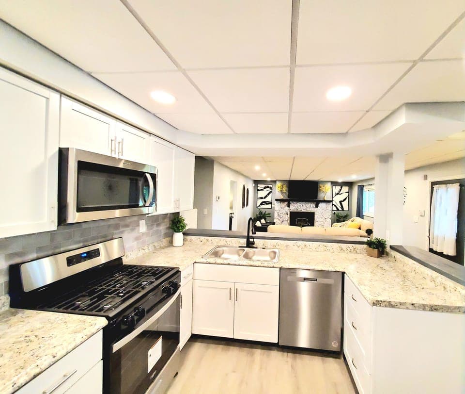 Updated ,fully equipped kitchen