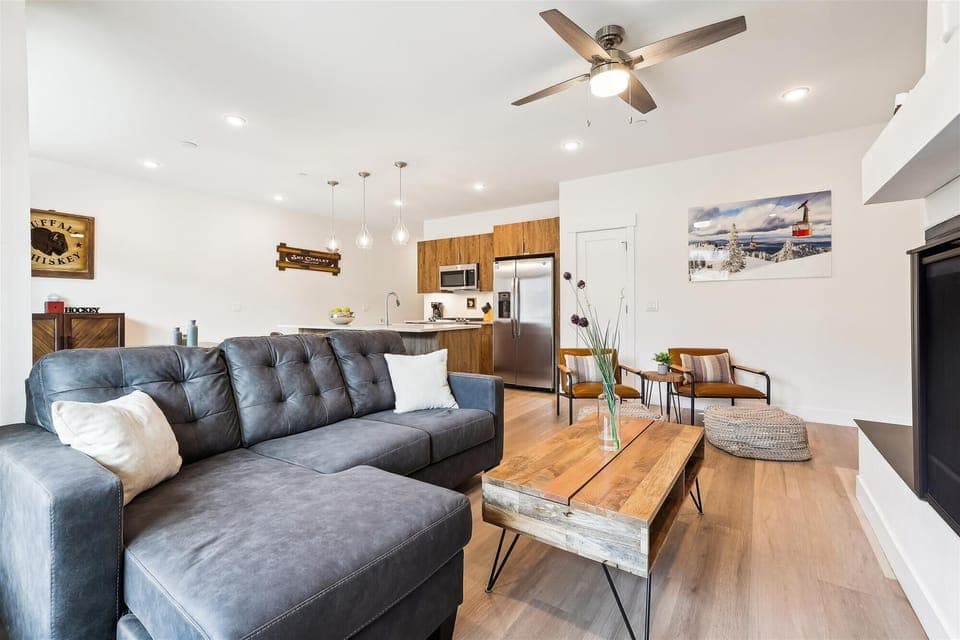Living Area - River West 522 - Silverthorne Vacation Rental