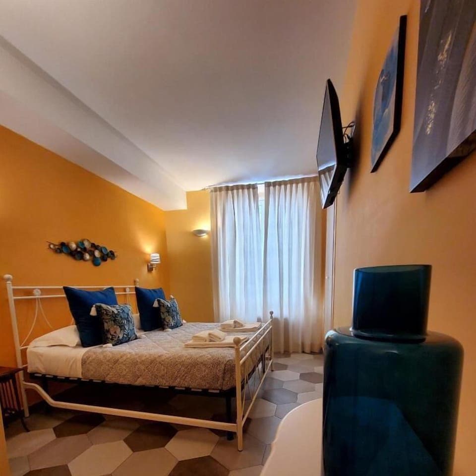 Deluxe Double Room | In-room safe, individually furnished, free WiFi, bed sheets