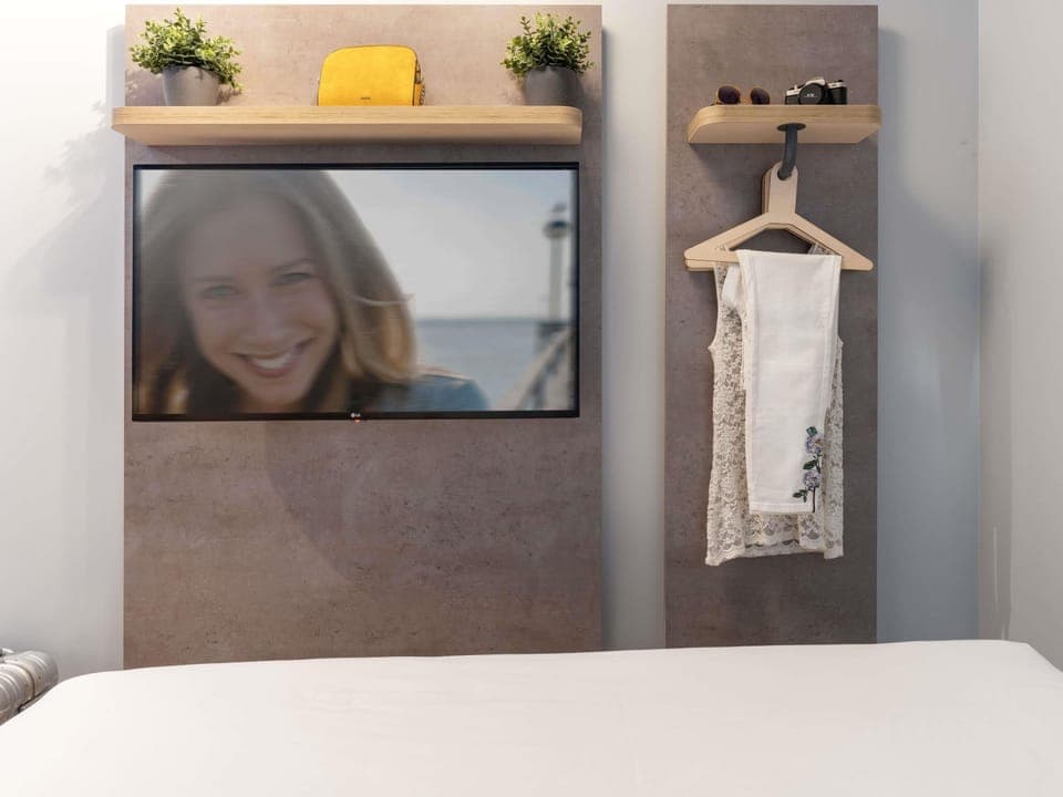 Free WiFi, bed sheets