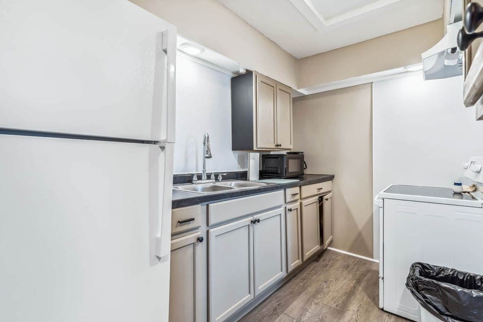 Furnished housing near Lima for workers (9)