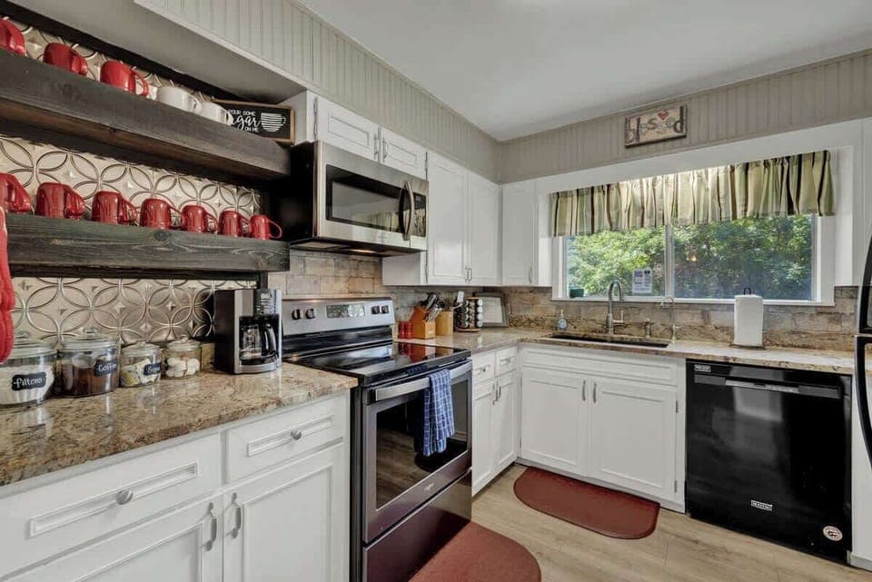 House, Multiple Beds, Hot Tub (324 Waterway Pass) | Private kitchen | Coffee/tea maker