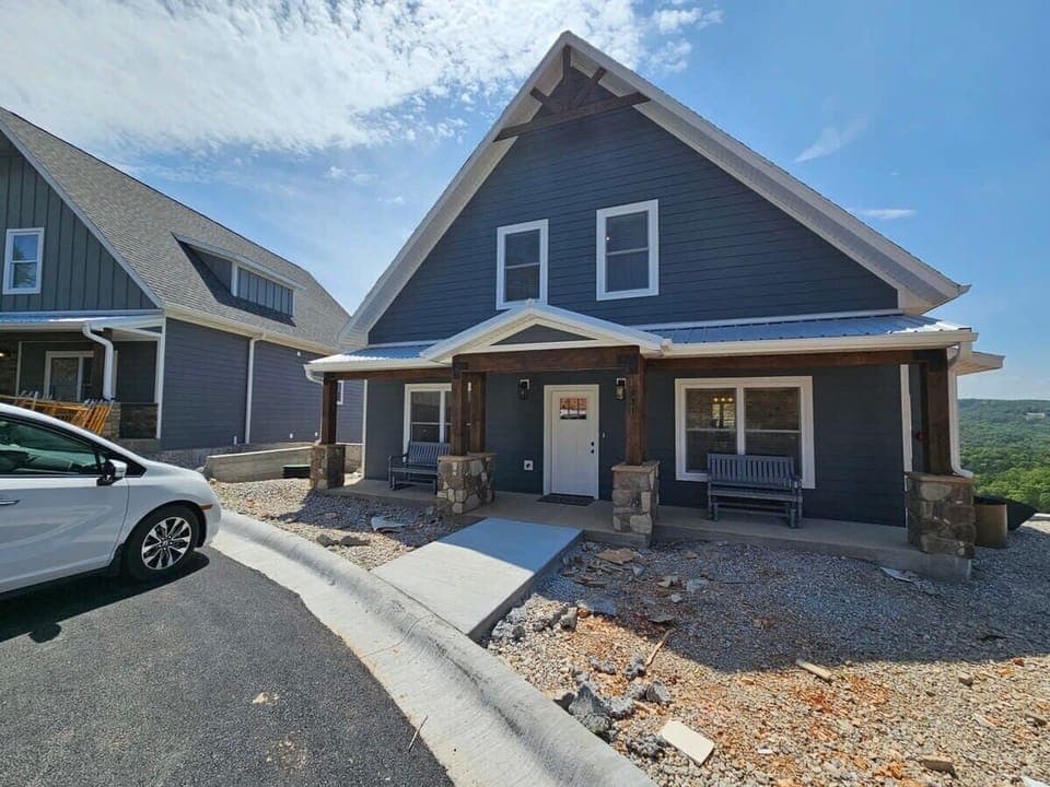 Front of Mountain Paradise Lodge