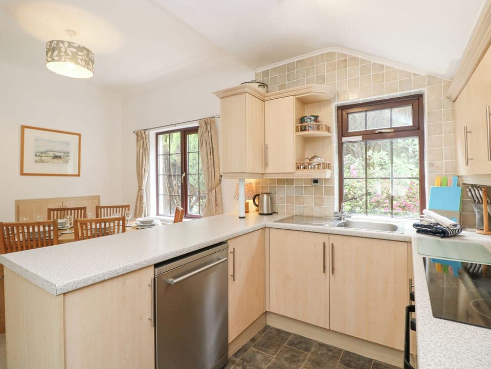 Cottage | Private kitchen | Fridge, dishwasher, electric kettle, toaster