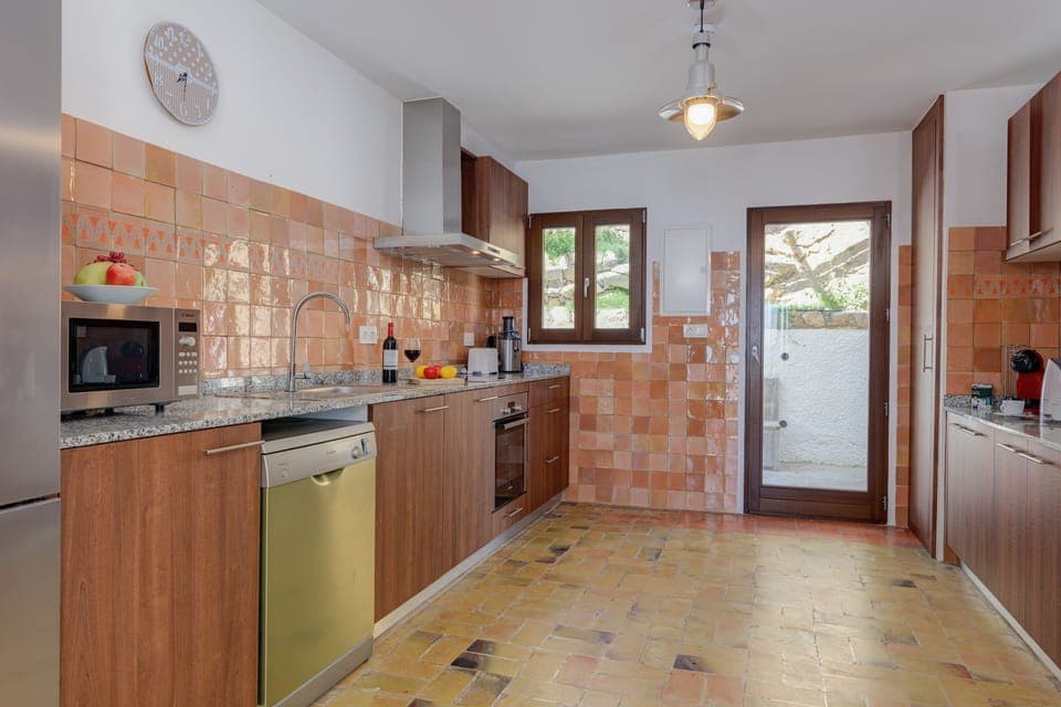 Family Villa | Private kitchen | Fridge, microwave, oven, stovetop
