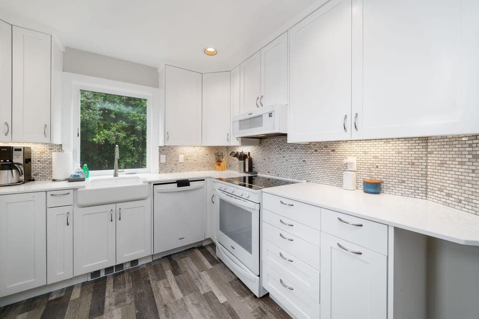 Fully equipped and well stocked kitchen.