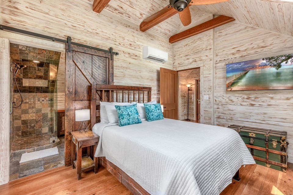 Guest bedroom