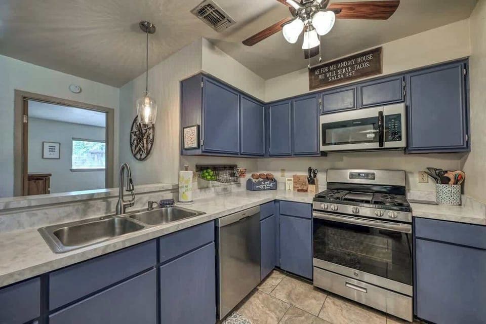 House, Multiple Beds, Patio (811 Lloyd Dr) | Private kitchen | Coffee/tea maker